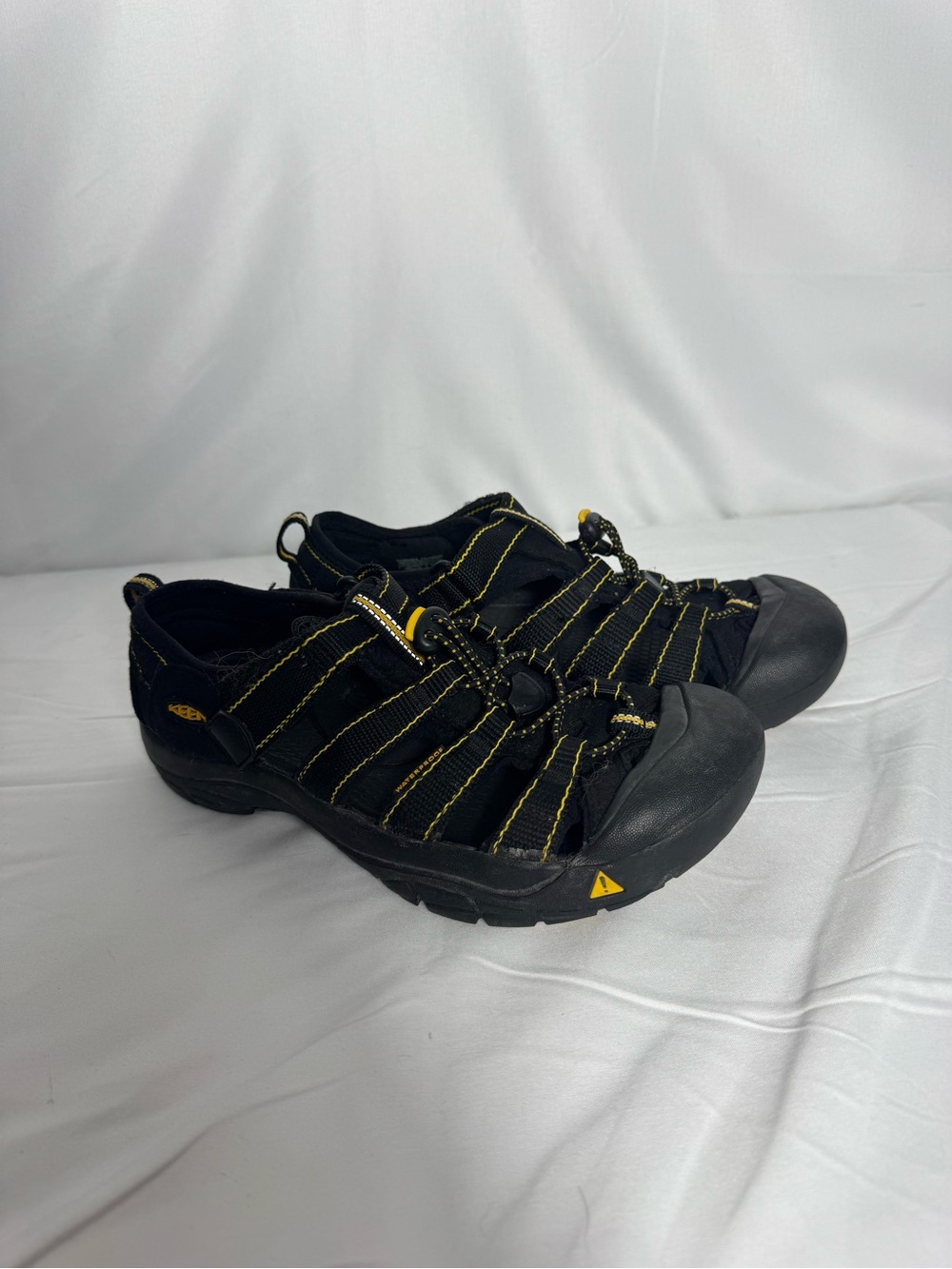 KEEN Newport H2 Waterproof Hiking Sandals Black and Yellow Women’s Size 8